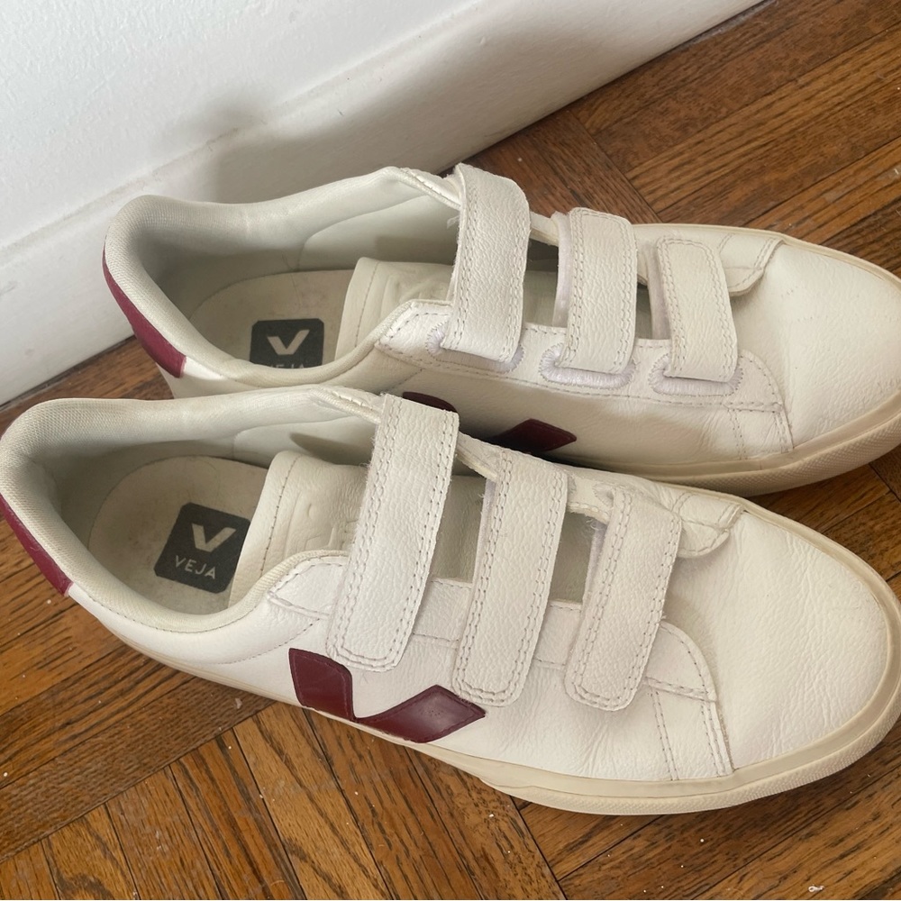 VEJA RECIFE CHROMEFREE LEATHER COLOR- WHITE/MARSALA